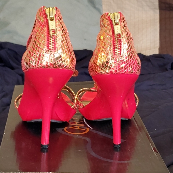 Carlos Santana Red and Gold "Glint" Shoe - Picture 5 of 8